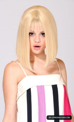 normal_selena-gomez-0026.jpg